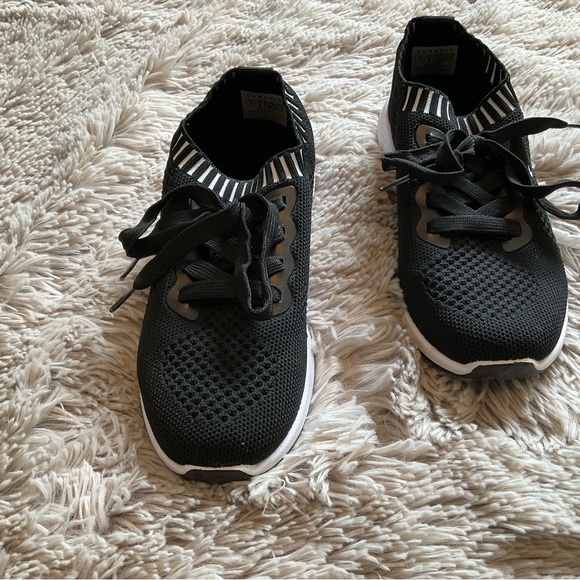 Danskin Black Sneaker - Picture 4 of 5